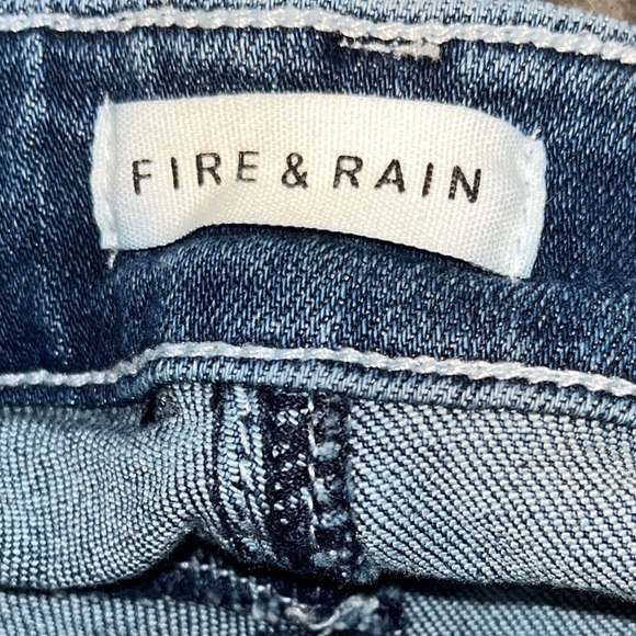 Stylish Light Blue Flare Jeans for Women - Picture 2 of 3